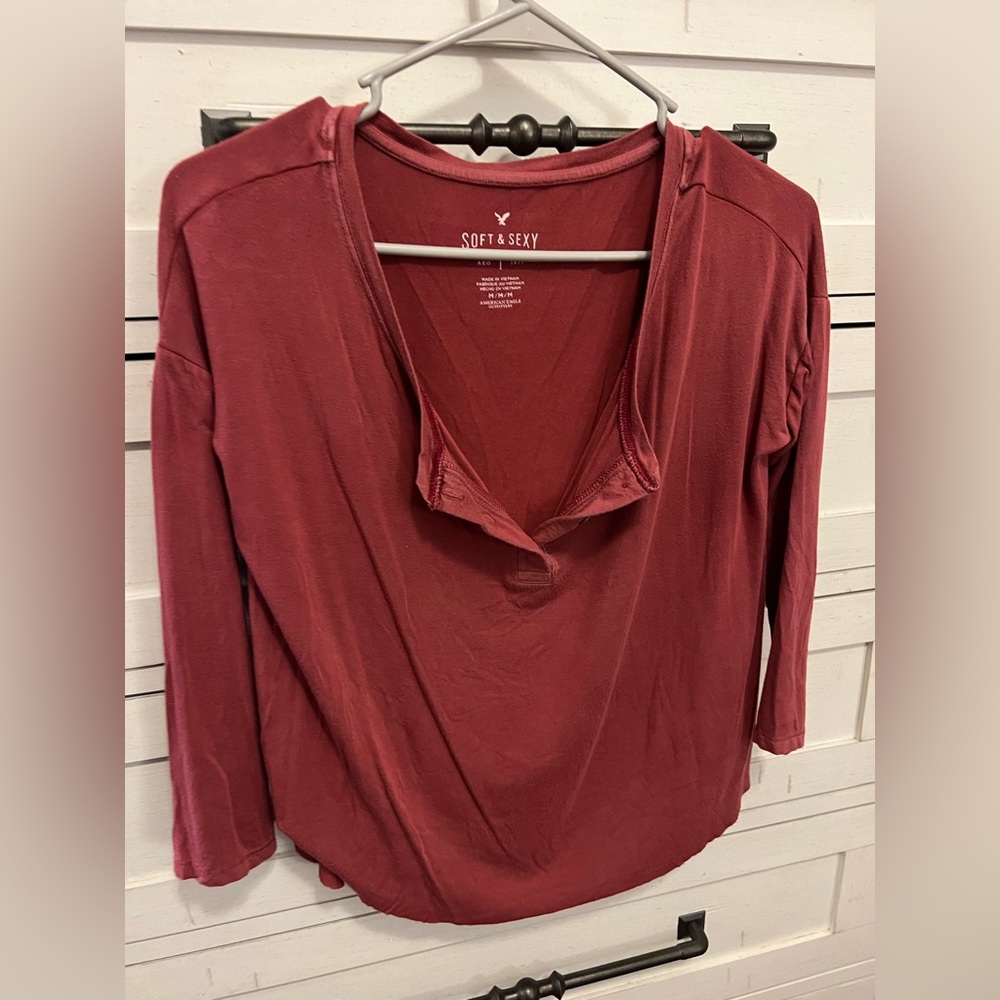 Soft and sexy AE burnt orange shirt size medium
